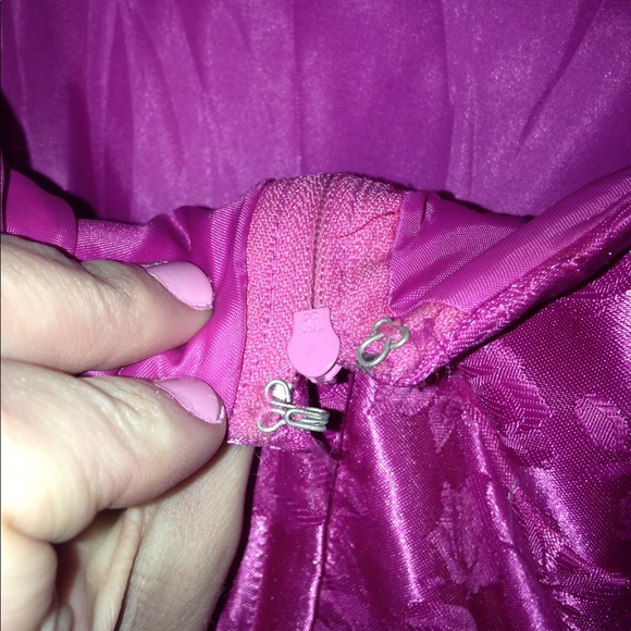 Gorgeous PROM DRESS 💗 - Picture 4 of 6